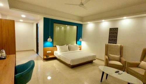Deluxe Double Room (2 Adults + 1 Child)