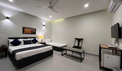 Deluxe Double or Twin Room with Balcony