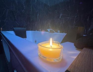 Studio with Spa Bath