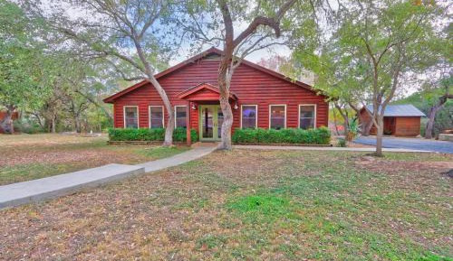 Three-Bedroom Holiday Home 