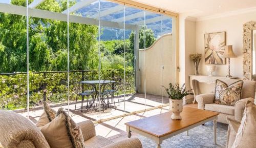 One Bedroom Lake View Villa 15