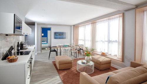 Two-Bedroom Apartment with kitchenette and terrace (6 Adults)