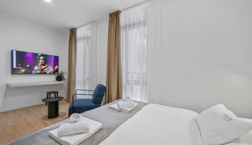 Deluxe King Suite