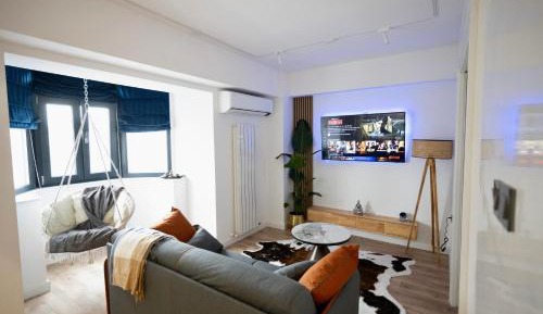 Superior One-Bedroom Apartment