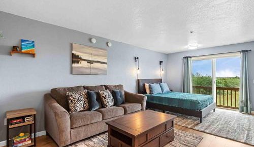 One-Bedroom Holiday Home