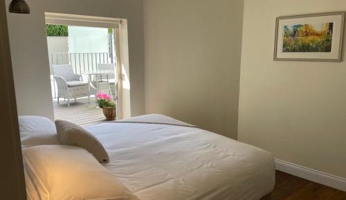 Classic One-Bedroom Apartment with King Bed