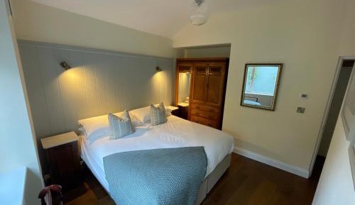 Classic One-Bedroom Apartment with King Bed