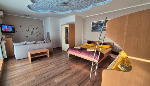 Quadruple Room with Private Bathroom