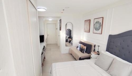 Studio with Balcony