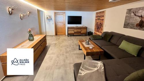Apartment with Mountain View