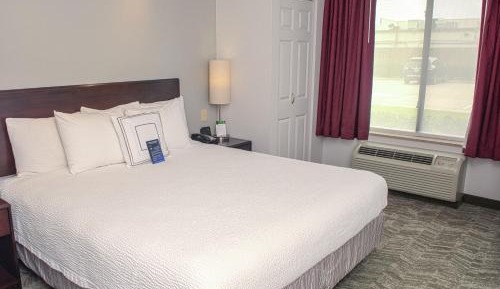 King Suite with Sofa Bed - Hearing Accessible