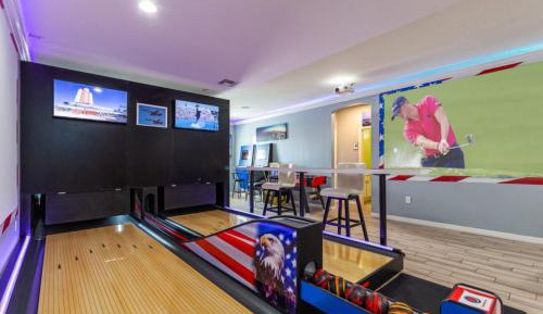 Fourteen-Bedroom Villa