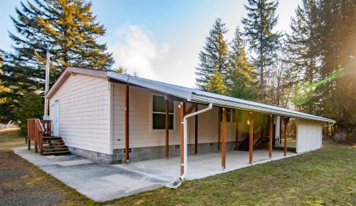Three-Bedroom Holiday Home 