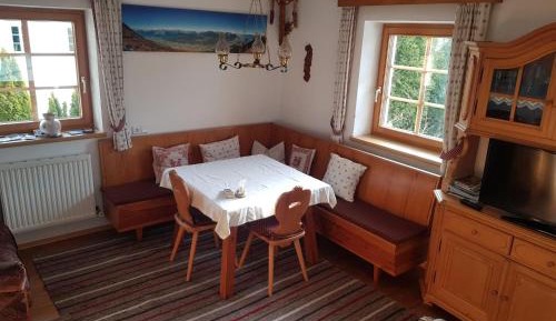 Three-Bedroom Apartment with Bathroom