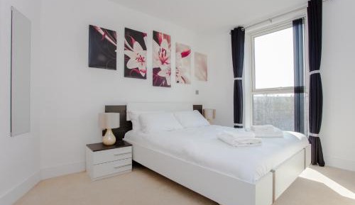 Two-Bedroom Deluxe Apartment with Balcony