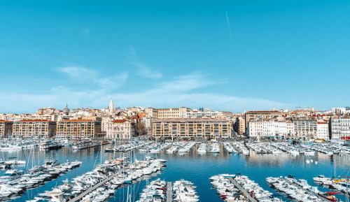 Three-Bedroom Apartment with Marina View