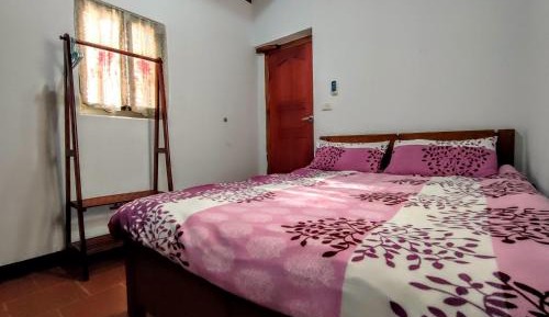 Standard Double Room with Shared Bathroom