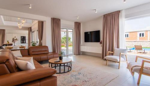 Five-Bedroom Holiday Home