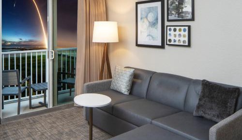 1 Bedroom Suite, 1 King, Sofa bed, Balcony