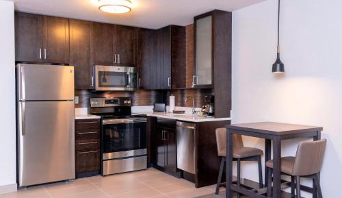 One-Bedroom King Suite with Sofa Bed and Tub - Mobility Accessible
