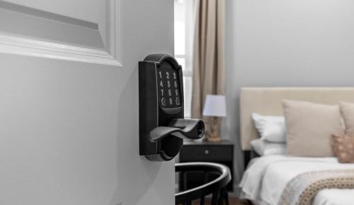 Queen Room with Shared Bathroom