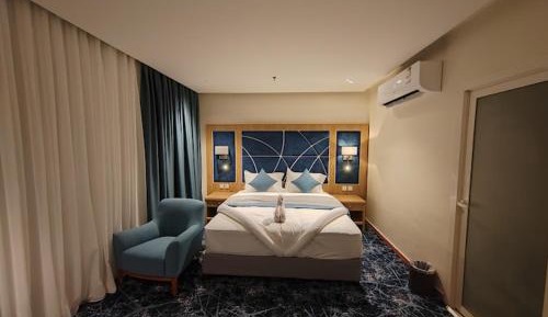 Deluxe Room (2 Adults + 1 Child)