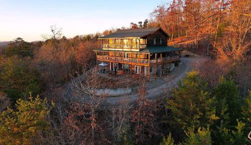 Three-Bedroom Vacation Home 