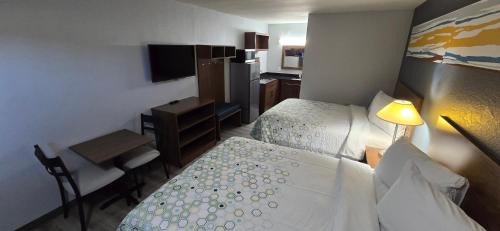 Studio Room with Two Queen Beds Non-Smoking