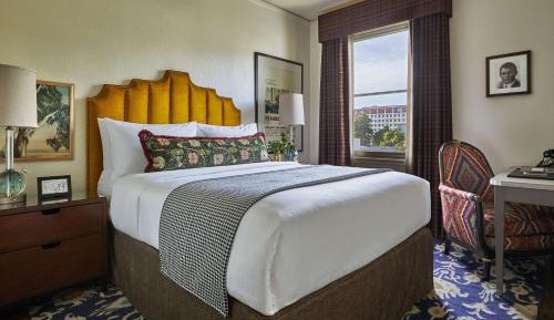Graduate Queen Room