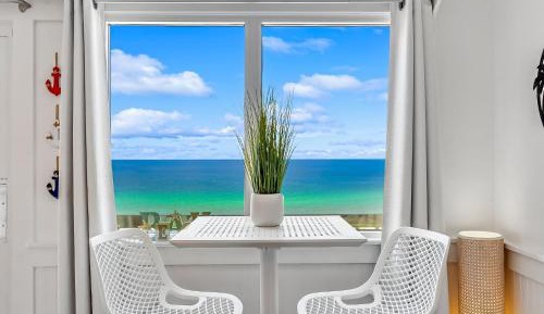 Two-Bedroom Apartment with Balcony and Sea View