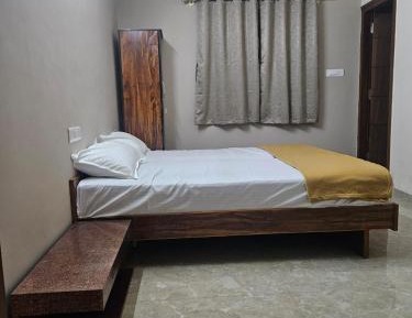 Deluxe Room (2 Adults + 1 Child)