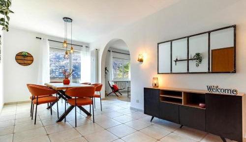 Two-Bedroom Apartment with Lake View