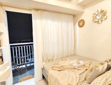 Studio with Balcony