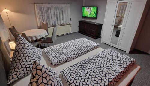 Two-Bedroom Apartment with Shower 
