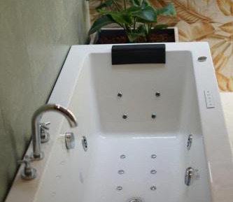 Queen Room with Garden View