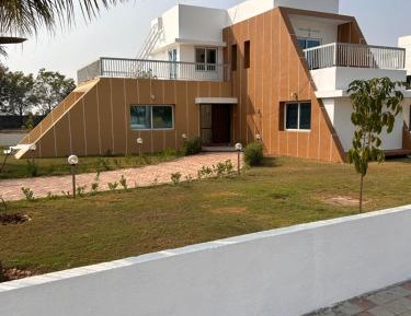 Villa with Garden View