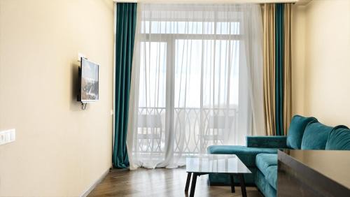 One-Bedroom Apartment with Balcony