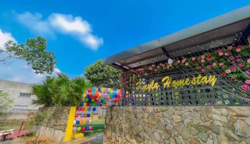 Villa with Garden View