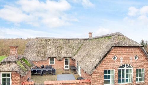 Seven-Bedroom Holiday Home