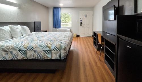 King Room - Disability Access - Non-Smoking