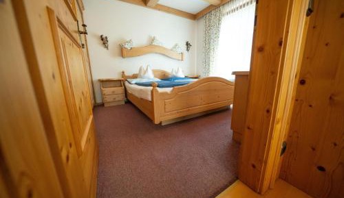 One-Bedroom Apartment with Balcony