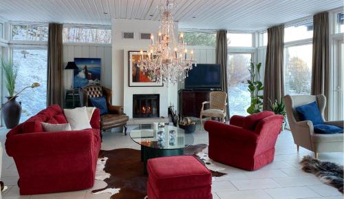 Four-Bedroom Holiday Home