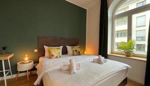 Deluxe One-Bedroom Apartment