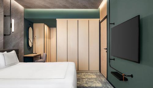 Deluxe Two-Bedroom Apartment