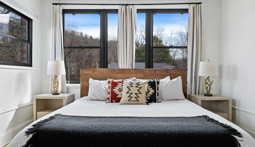 Deluxe King Suite (Self Check-in with Virtual Front Desk)