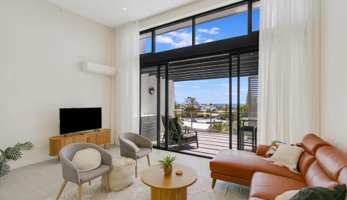 Two-Bedroom Apartment with Balcony and Sea View
