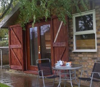 Bungalow with Garden View