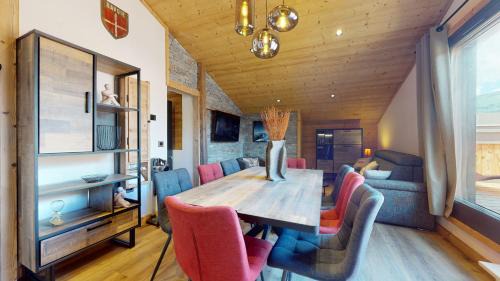 Three-Bedroom Apartment with Mountain View