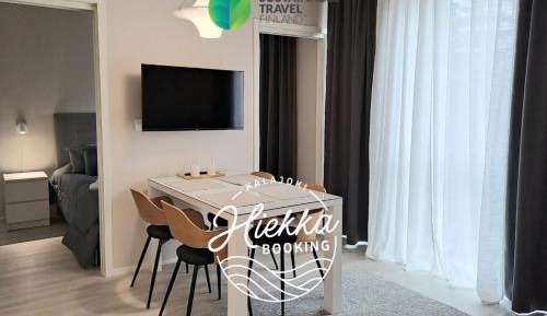 One-Bedroom Apartment with Park View