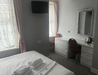Family Room (2 Adults + 1 Child)